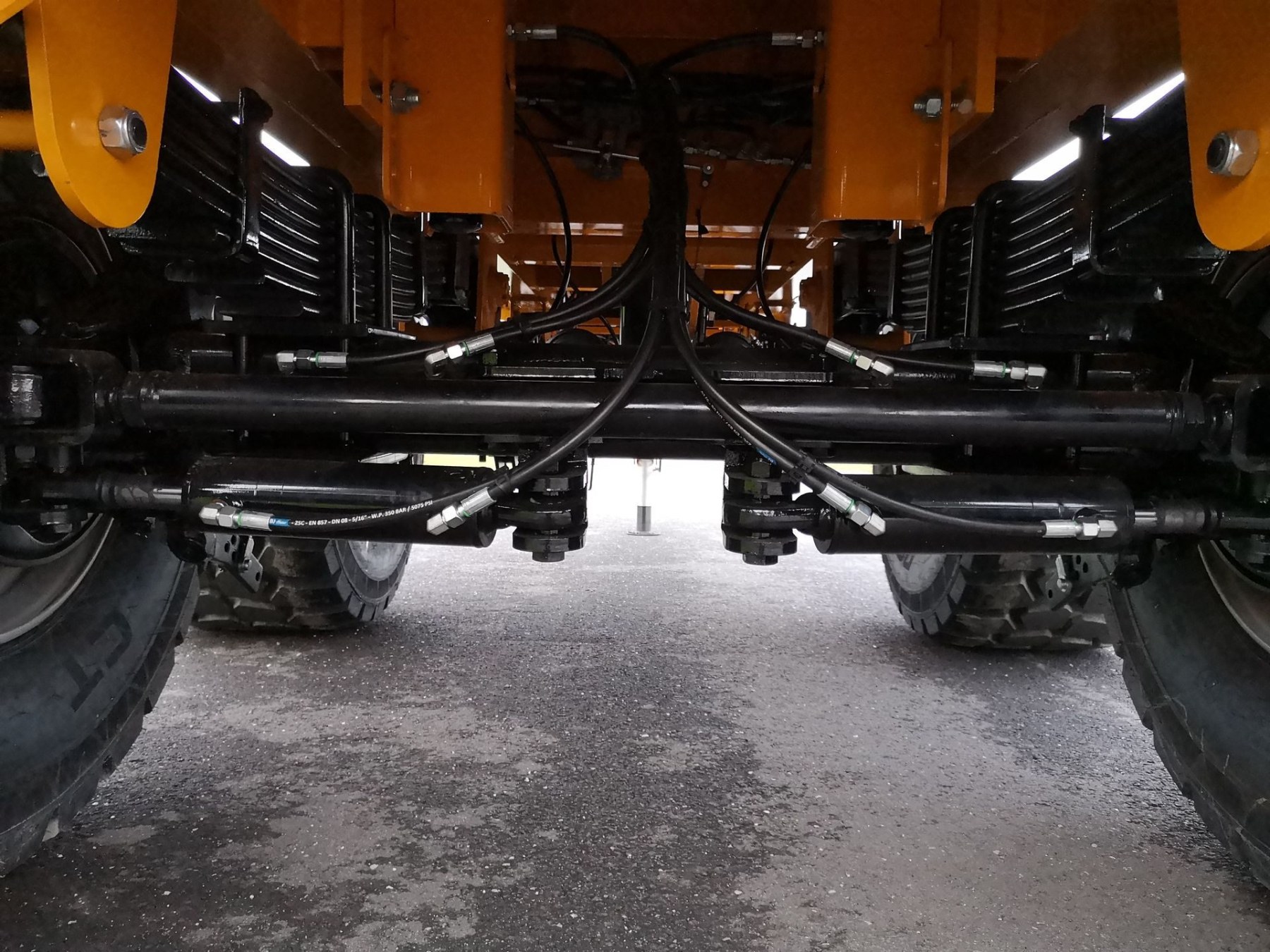 benne-tp-rollroc-6300-full-l_in03