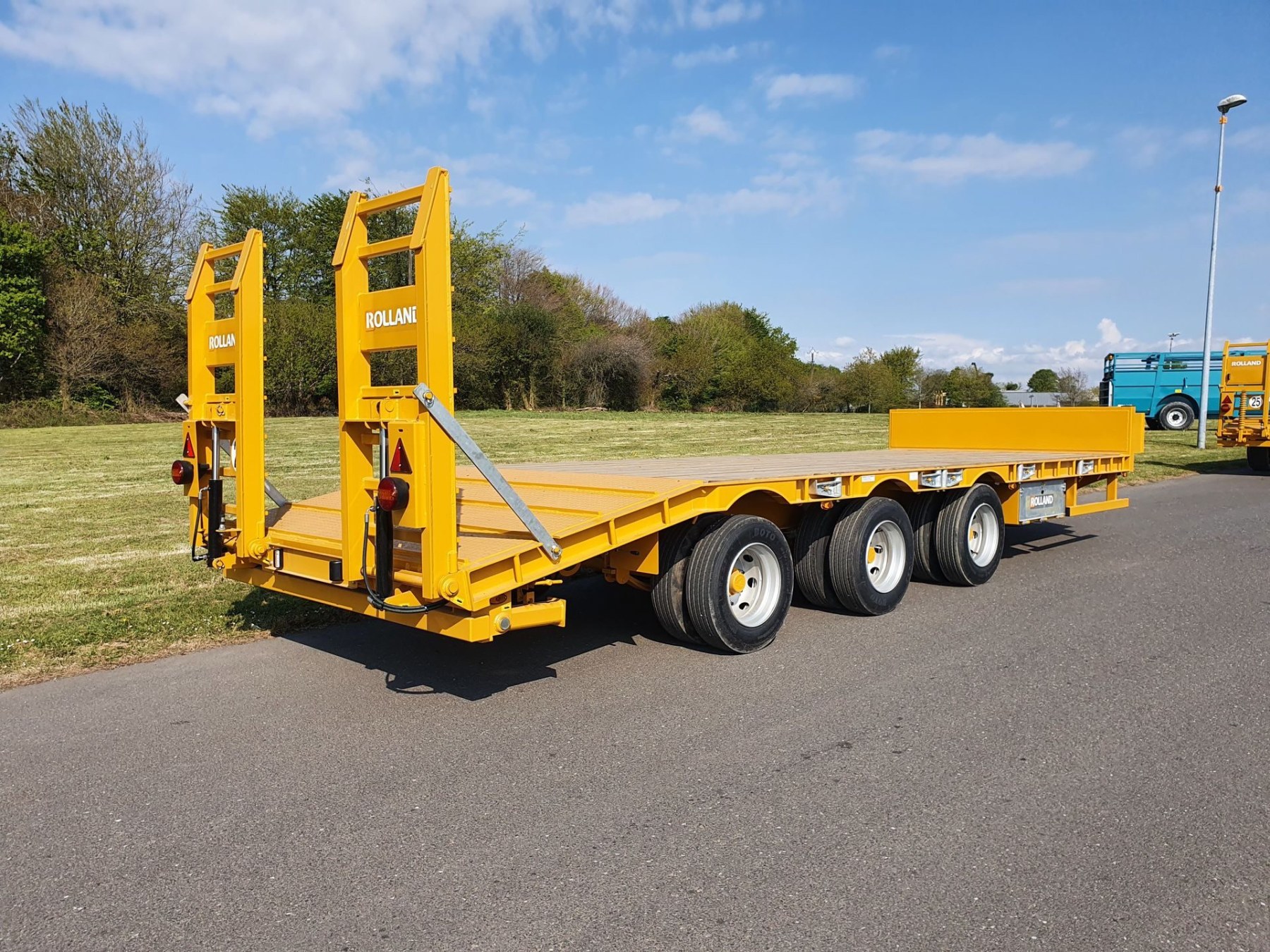 porte-engins-pe-220-full-l_out01