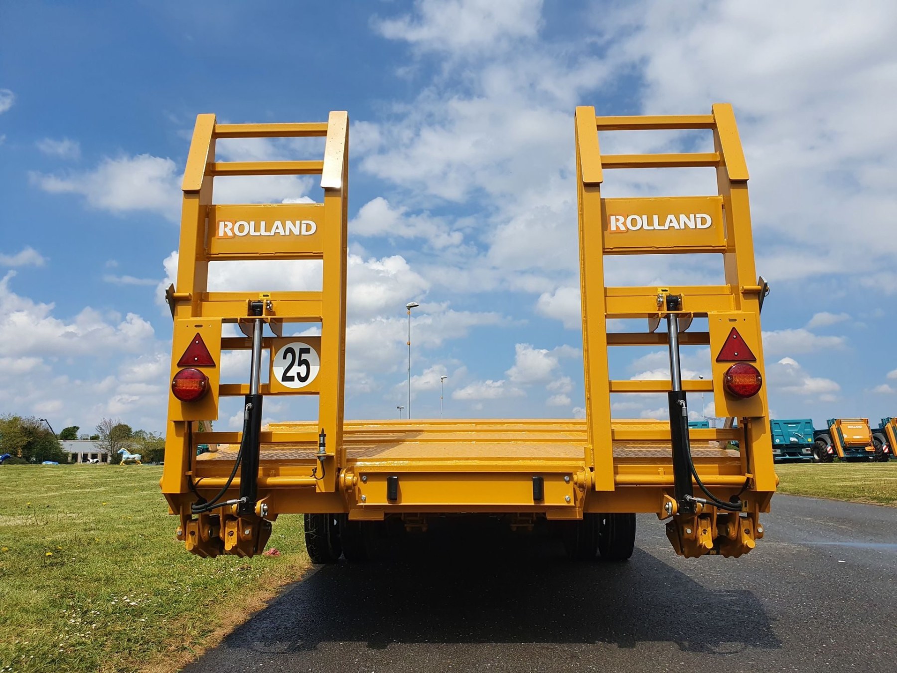 porte-engins-pe-320-l-full-l_in01