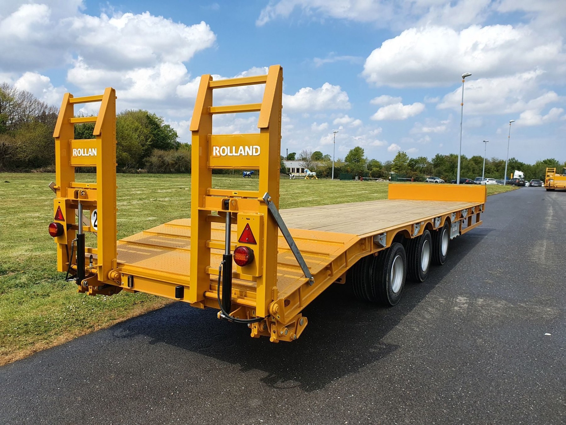 porte-engins-pe-320-l-full-l_out01